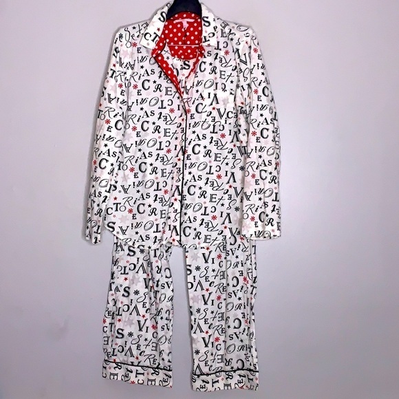 Victoria's Secret Other - Victoria’s Secret Graphic Print snowflake two piece pajama set medium